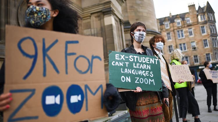 studentprotest1FEATUREDIMAGE